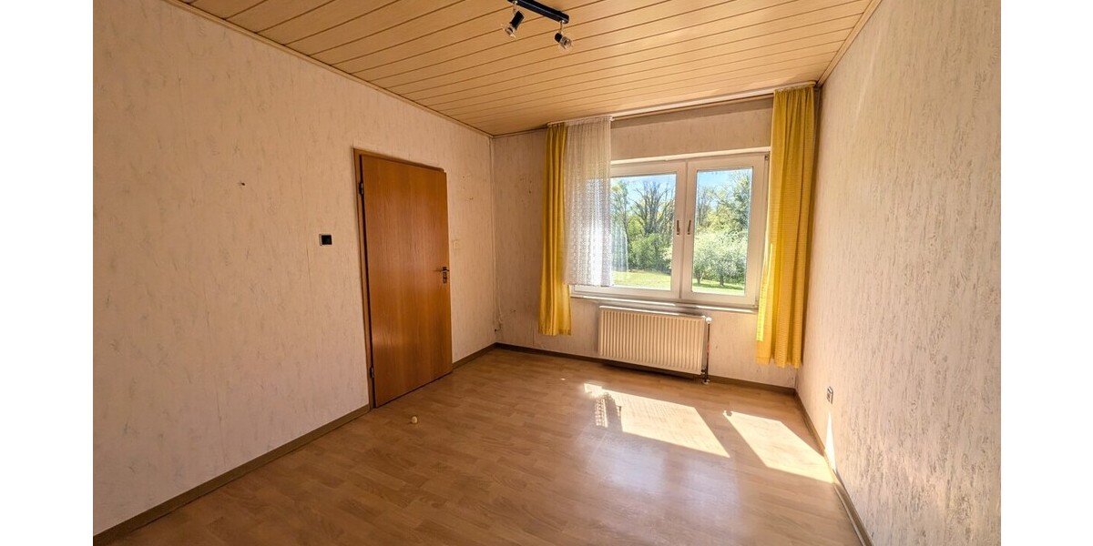 Großes Grundstück in Hüllhorst: Einfamilienhaus mit Potenzial zur Neugestaltung - Einfamilienhaus Hüllhorst | Angebot:26549649