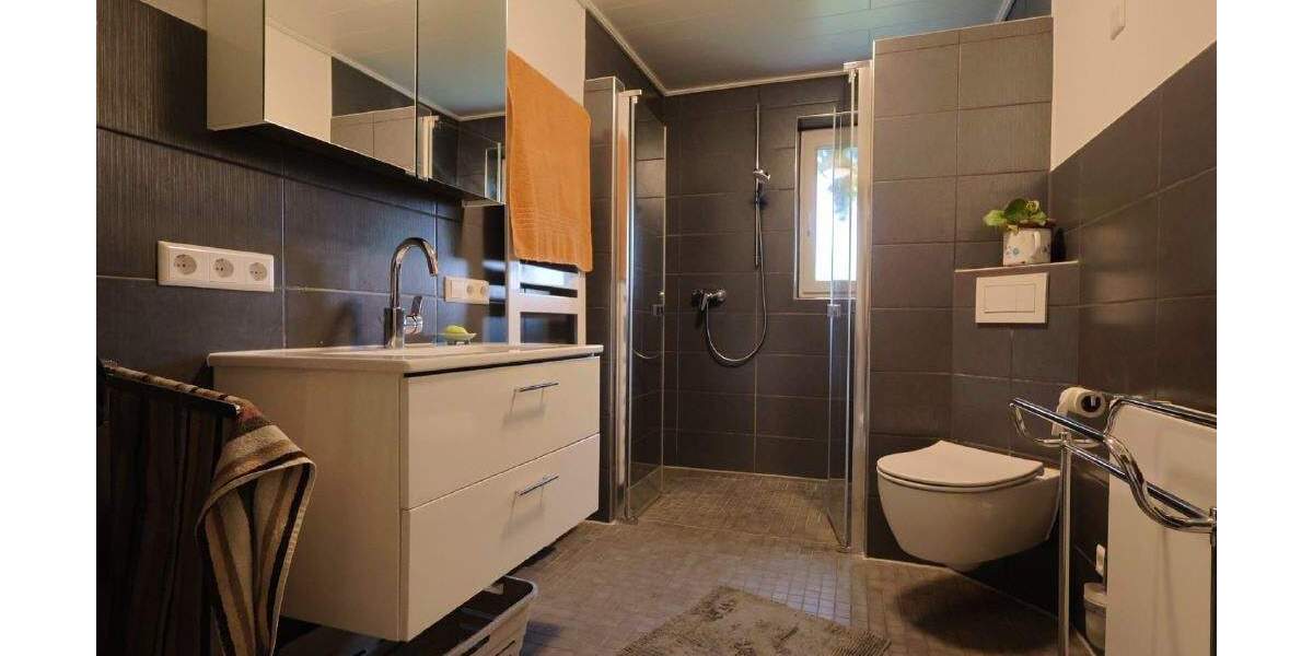 Einfamilienhaus Lübbecke Stockhausen - 8 Zimmer, 250 m&sup2;, 265.000&euro; | Angebot:25693510