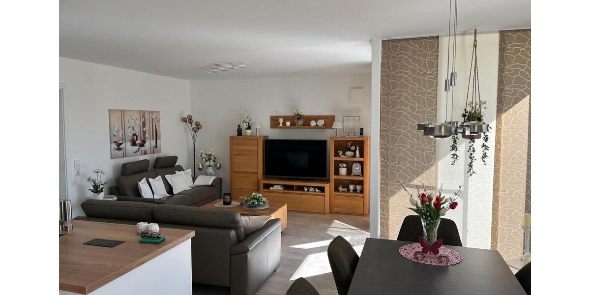 Erdgeschoßwohnung Lemgo - 3 Zimmer, 98 m&sup2;, 1.255&euro; | Angebot:26585771