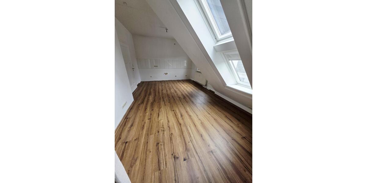 Dachgeschoßwohnung Porta Westfalica - 2.5 Zimmer, 90 m&sup2;, 750&euro; | Angebot:25353890