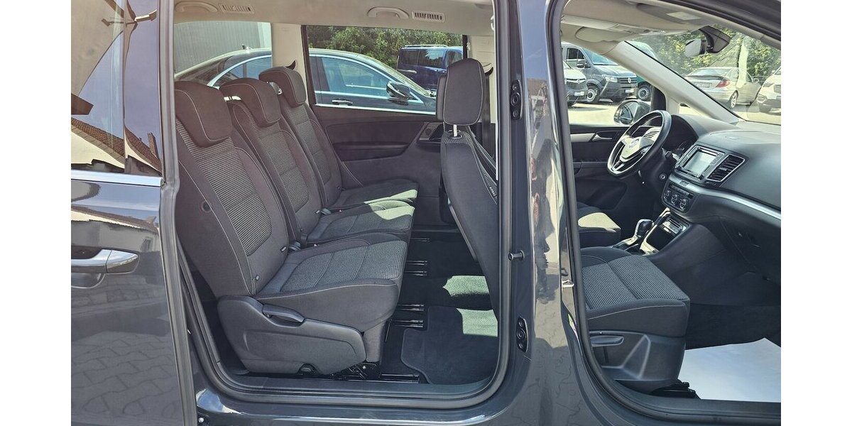VW Sharan 2.0 TDI Comfortline NAVI AHK 7-Sitzer 101.405 km 22.990 &euro; Löhne 32584