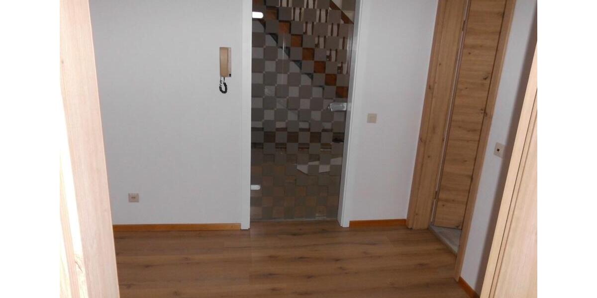 Dachgeschoßwohnung Rodenberg - 3 Zimmer, 80 m&sup2;, 500&euro; | Angebot:25613332