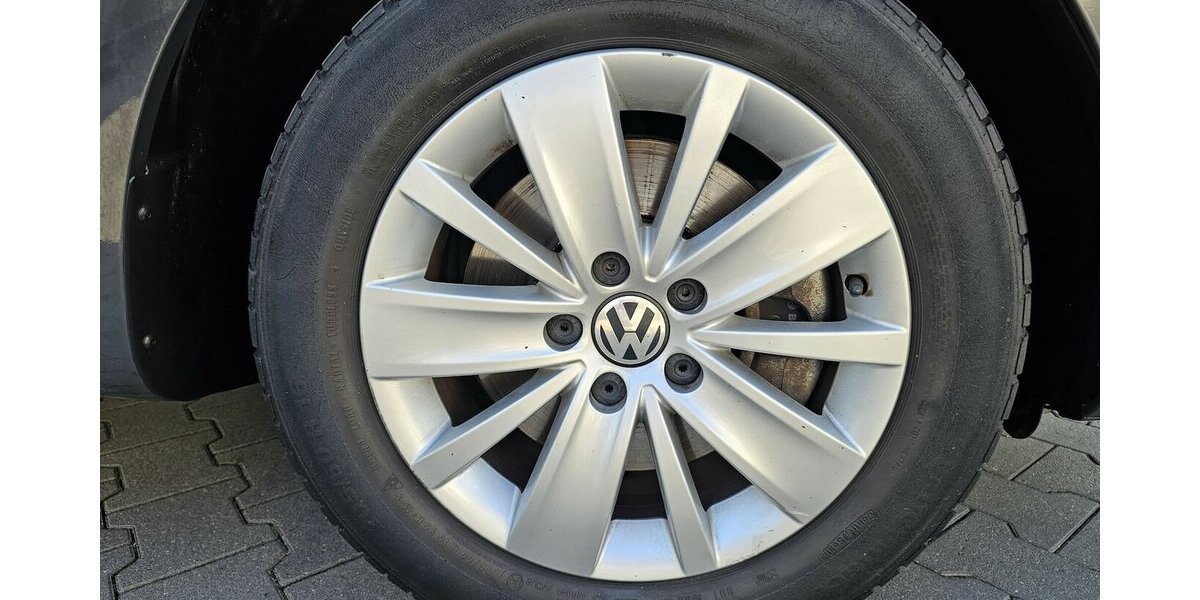 VW Sharan 2.0 TDI Comfortline NAVI AHK 7-Sitzer 101.405 km 22.990 &euro; Löhne 32584