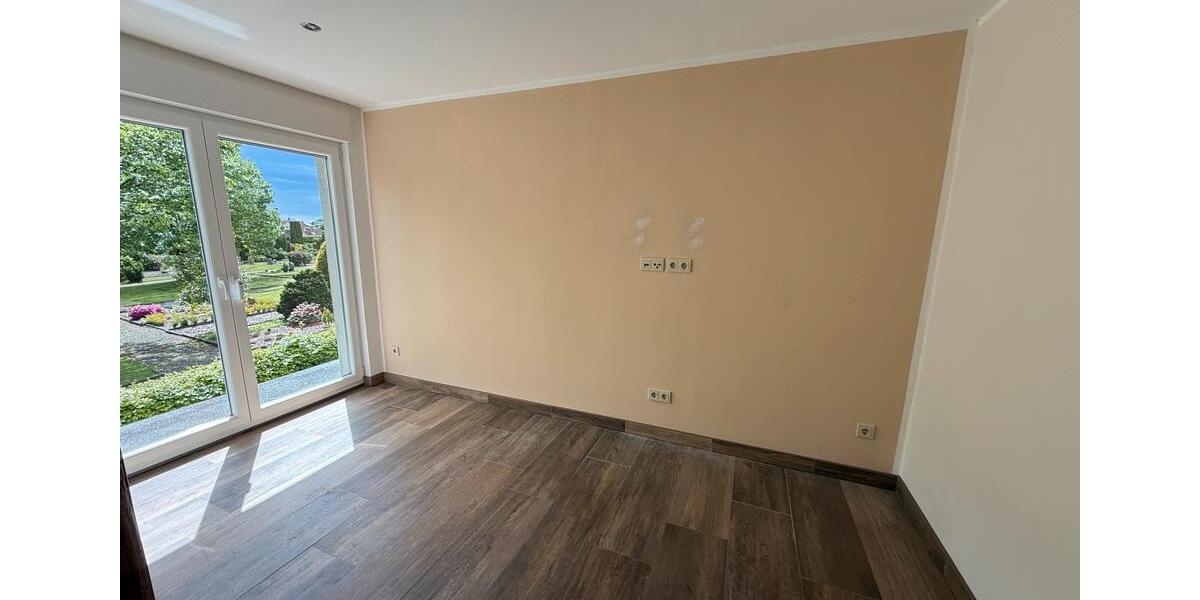 Maisonettenwohnung Hüllhorst - 8 Zimmer, 244 m&sup2;, 2.140&euro; | Angebot:26517468