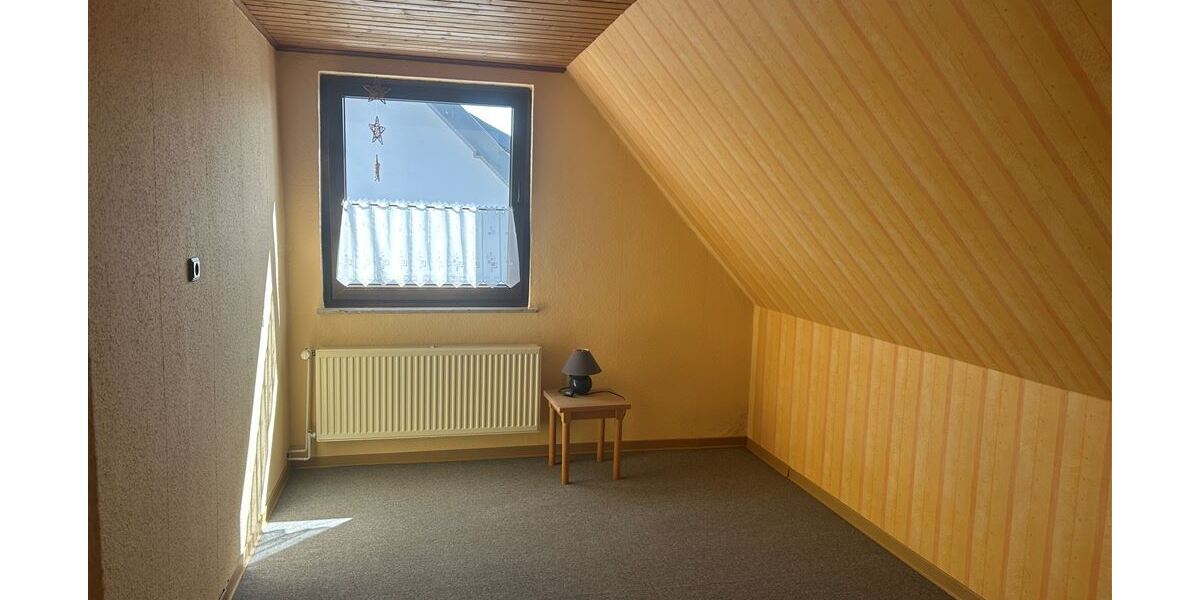Gepflegte Immobilie mit großzügigen Nebenflächen, Garten und Ausbaureserve - Einfamilienhaus Uchte | Angebot:27323567