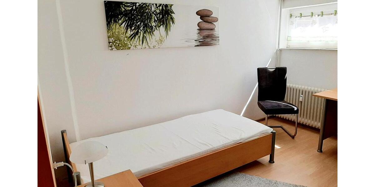 Etagenwohnung Rinteln - 3 Zimmer, 90 m&sup2;, 220&euro; | Angebot:24755630