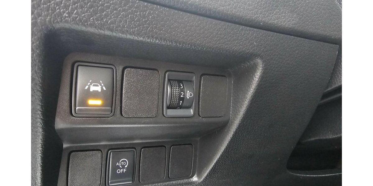 Nissan Qashqai N-Connecta NAVI PANO. Kamera 360° 129.421 km 11.990 &euro; Löhne 32584