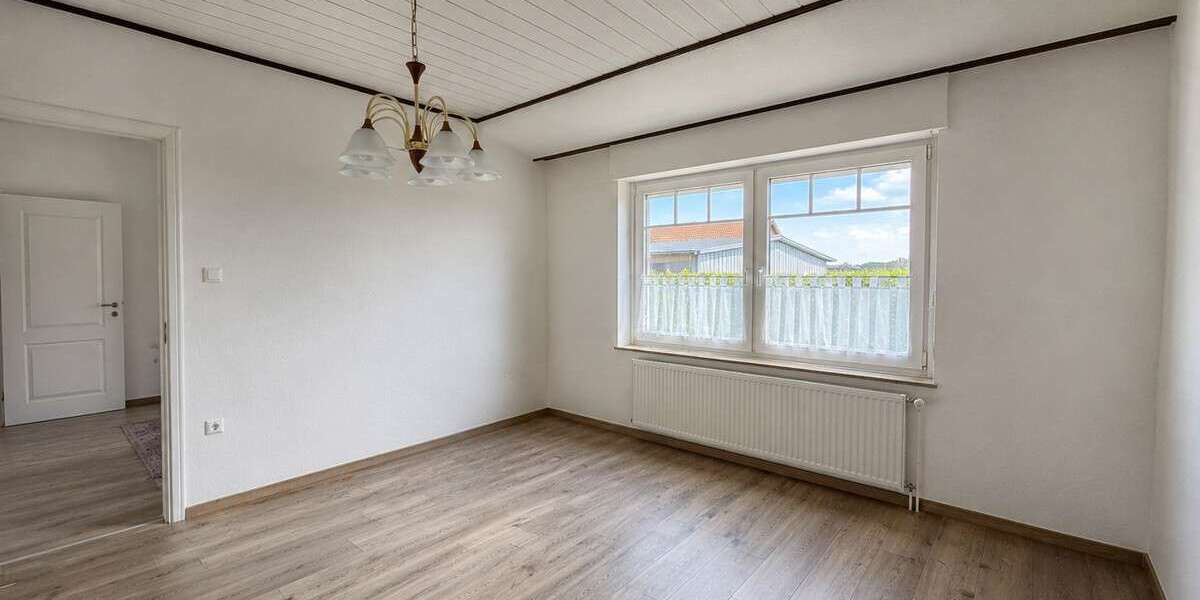 Großzügiges Zweifamilienhaus mit Einliegerwohnung und neuer Heizung - Mehrfamilienhaus, Wohnhaus Hüllhorst | Angebot:27254380