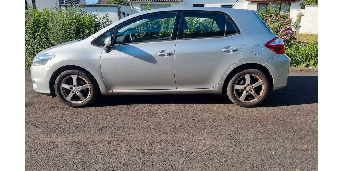 Toyota Auris 110.000 km 5.490 &euro; Minden 32429