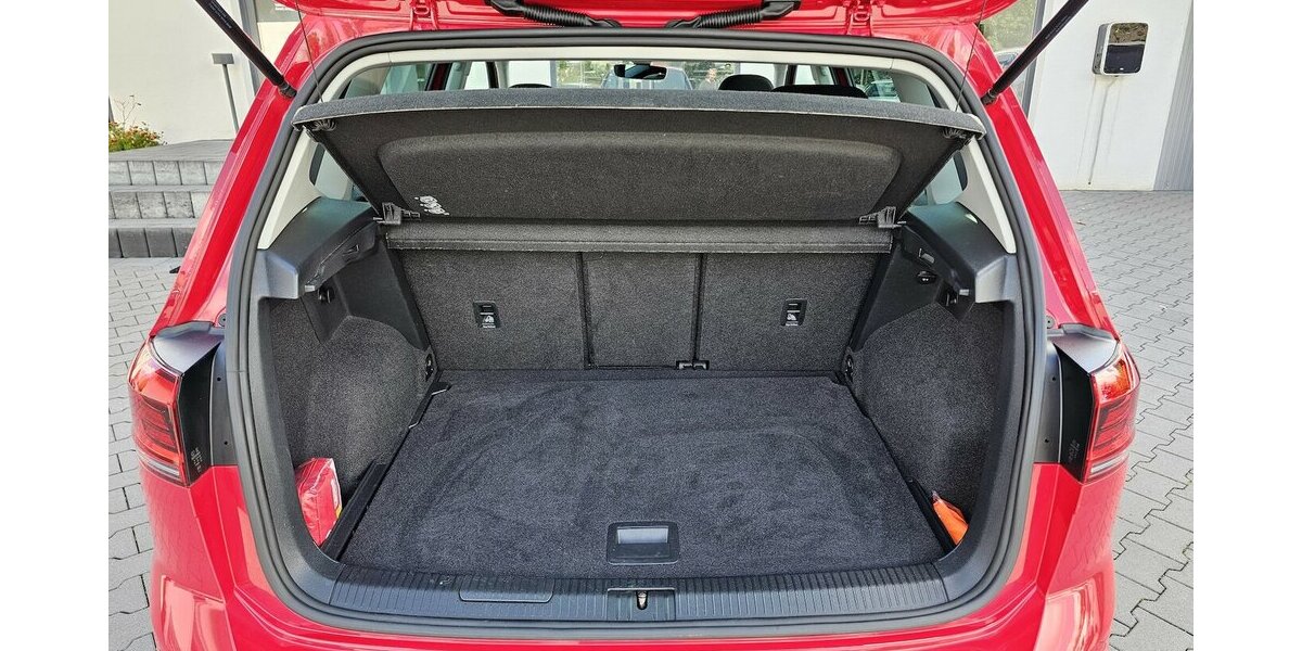 VW Golf Sportsvan 1.5 TSI Highline NAVI LED AHK ACC 128.150 km 15.990 &euro; Löhne 32584