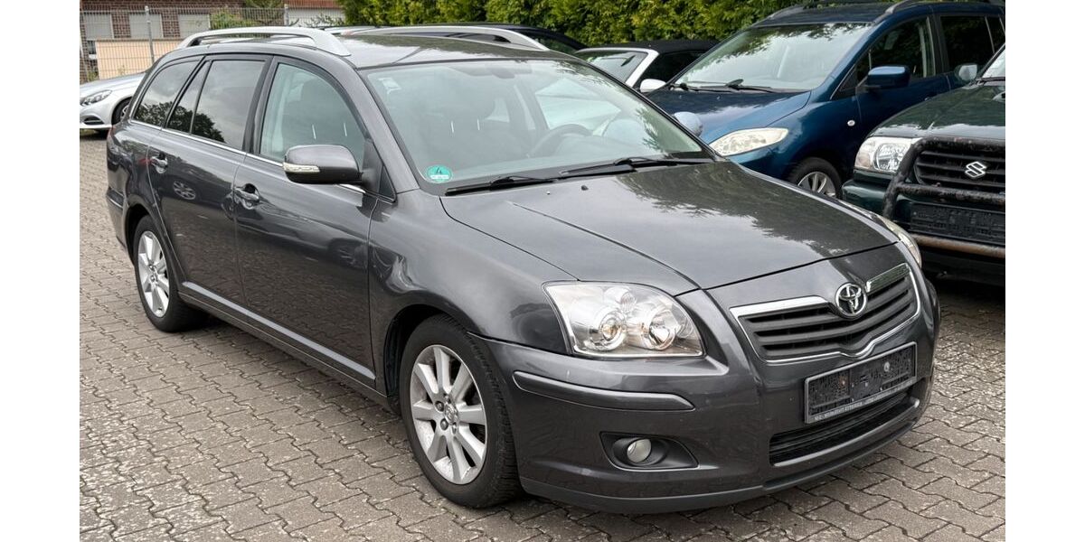 Toyota Avensis 269.000 km 2.490 &euro; Rinteln 31737
