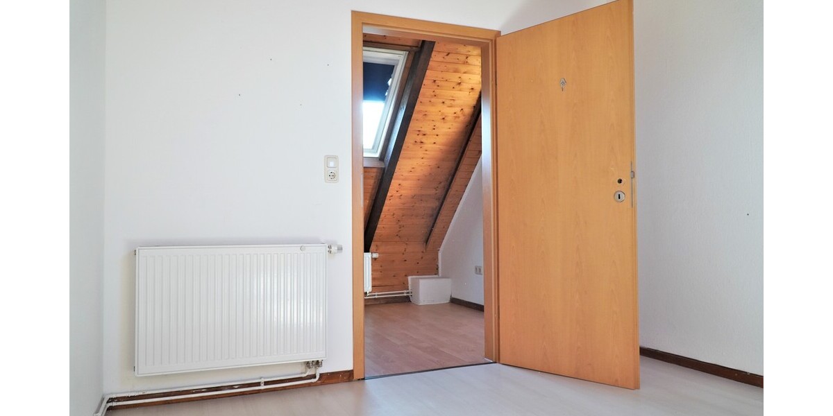 Gemütliches Einfamilienhaus mit Kamin, Doppelgarage und Erweiterungspotenzial - Einfamilienhaus Porta Westfalica | Angebot:19439640