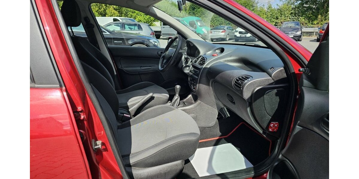 Peugeot 206 XT KLIMA AUS 2.HAND 178.000 km 2.490 &euro; Löhne 32584