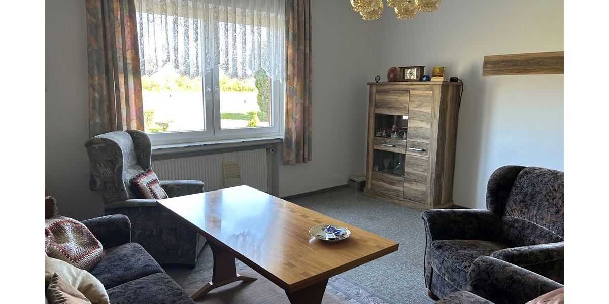 Interessantes Wohnhaus mit 2 Wohnungen, Nebengebäude und Grünland - Einfamilienhaus Stolzenau | Angebot:26858258