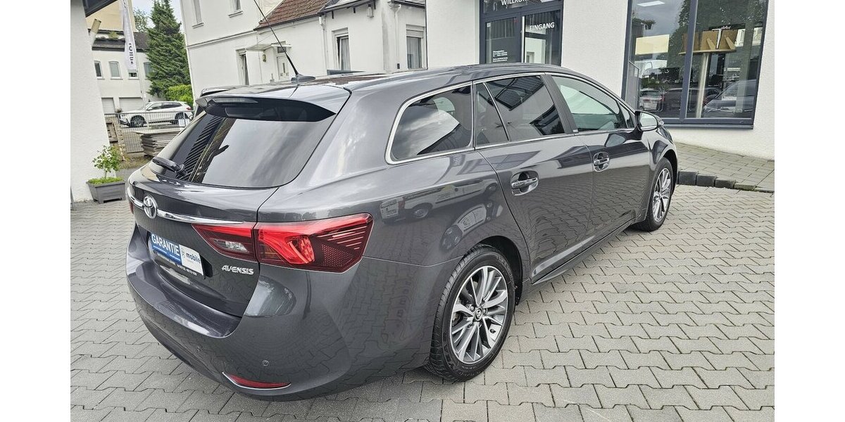Toyota Avensis 1.8 VVT-i Edition-S NAVI RFK AUS 1.HAND 56.350 km 19.990 &euro; Löhne 32584