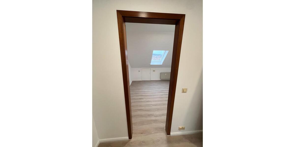 Dachgeschoßwohnung Dörentrup - 2.5 Zimmer, 68 m&sup2;, 460&euro; | Angebot:25054979