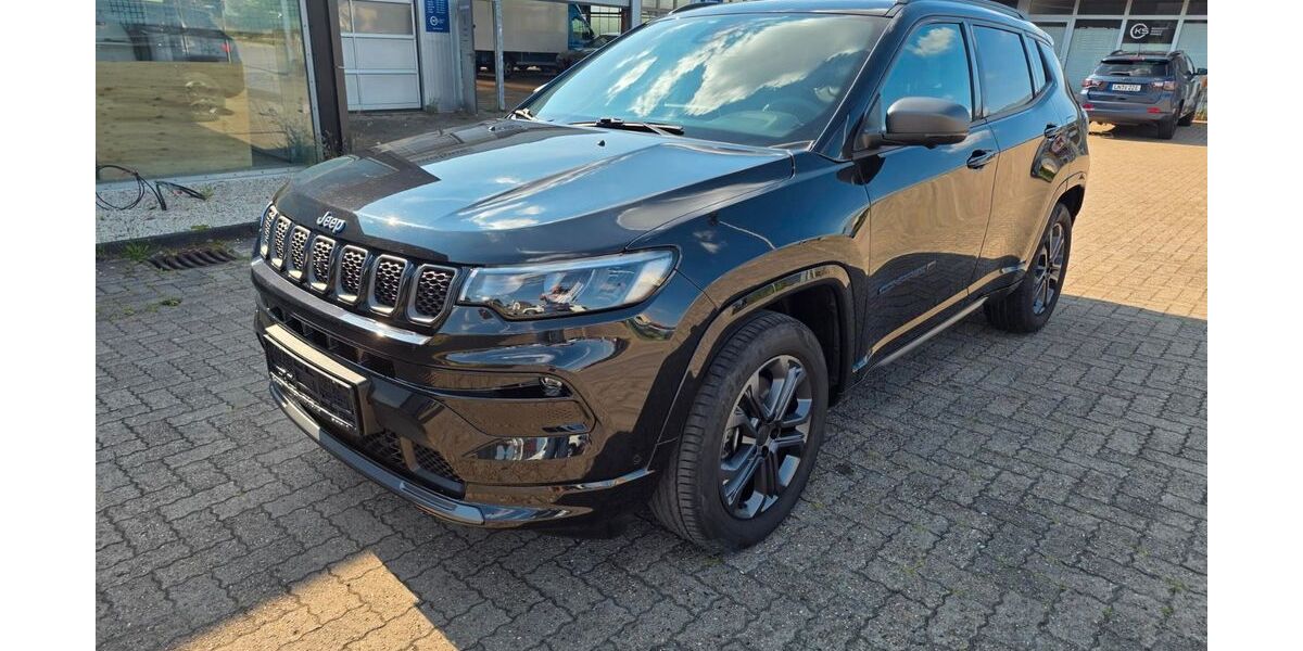 Jeep Compass 63.500 km 18.999 &euro; Stadthagen 31655
