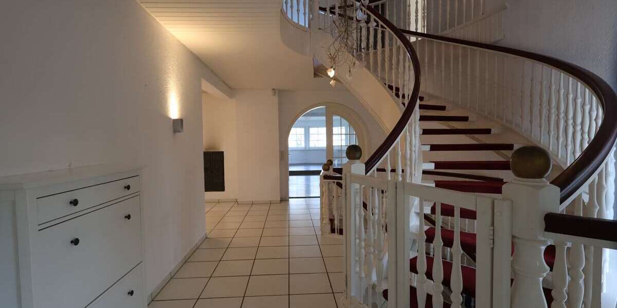 Exklusive Villa mit Wellnessbereich, Pool & großem Grundstück (inkl. Renovierung und neuem Dach) - Villa Hüllhorst | Angebot:27308745