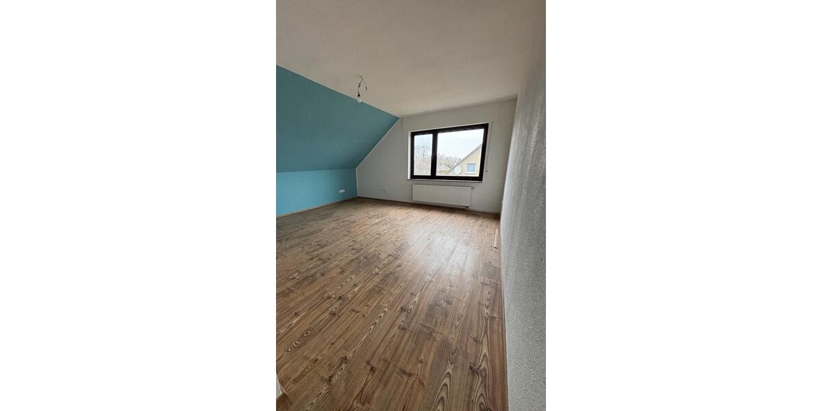 Dachgeschoßwohnung Vlotho - 3 Zimmer, 110 m&sup2;, 900&euro; | Angebot:25633246