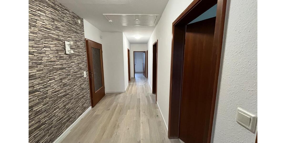 Dachgeschoßwohnung Porta Westfalica - 4 Zimmer, 85 m&sup2;, 700&euro; | Angebot:26621392