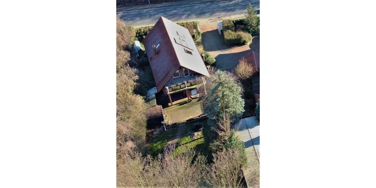 Gemütliches Einfamilienhaus mit Kamin, Doppelgarage und Erweiterungspotenzial - Einfamilienhaus Porta Westfalica | Angebot:19439640