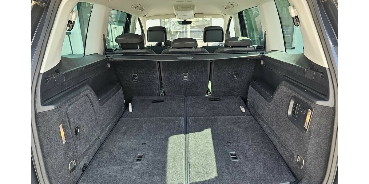 VW Sharan 2.0 TDI Comfortline NAVI AHK 7-Sitzer 101.405 km 22.990 &euro; Löhne 32584