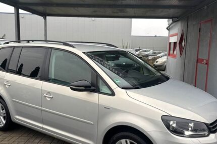 VW Touran 136.427 km 8.599 &euro; Enger 32130