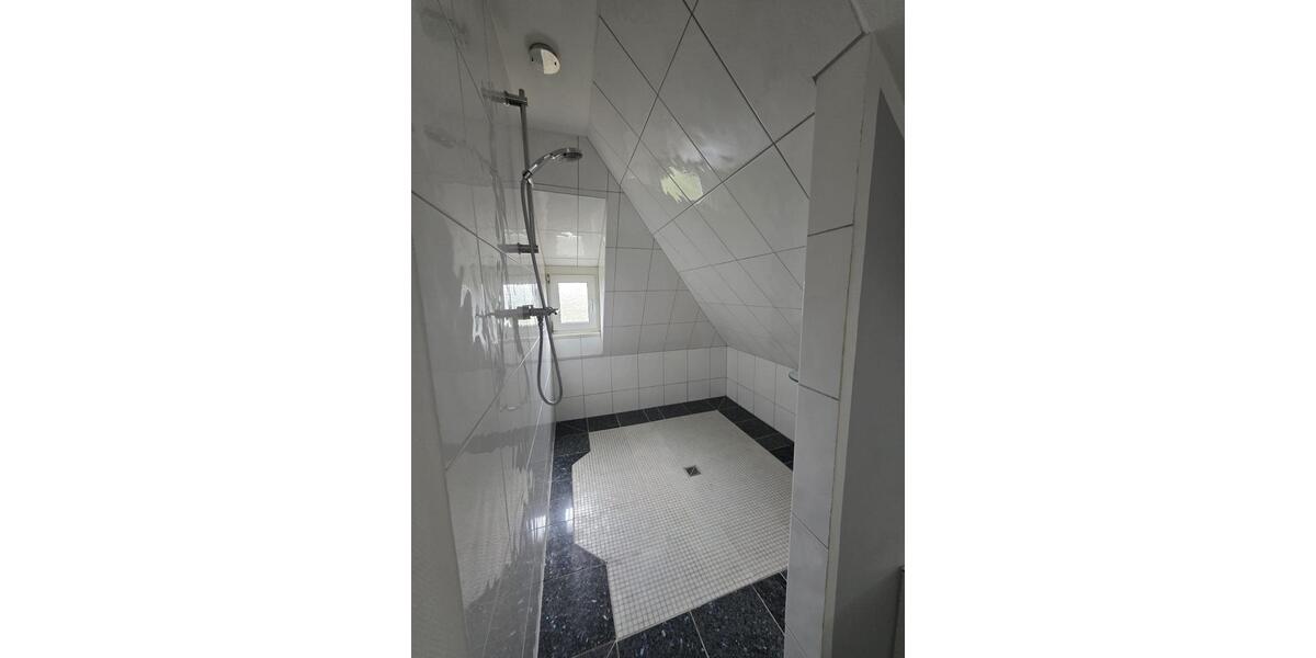 Dachgeschoßwohnung Porta Westfalica - 2.5 Zimmer, 90 m&sup2;, 750&euro; | Angebot:25353890