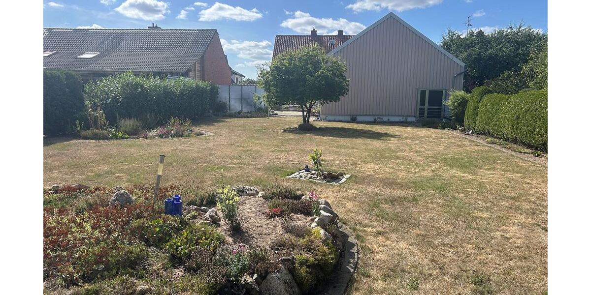 Gepflegte Immobilie mit großzügigen Nebenflächen, Garten und Ausbaureserve - Einfamilienhaus Uchte | Angebot:27323567