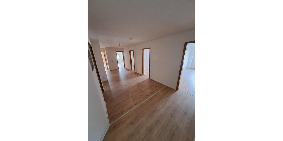 Etagenwohnung Kalletal - 4 Zimmer, 120 m&sup2;, 700&euro; | Angebot:26040908