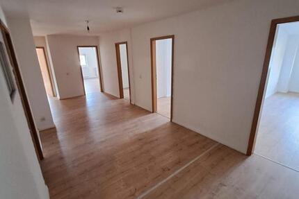 Wohnung Kalletal - 4 Zimmer, 120 m&sup2;, 700&euro; | Angebot:26040908