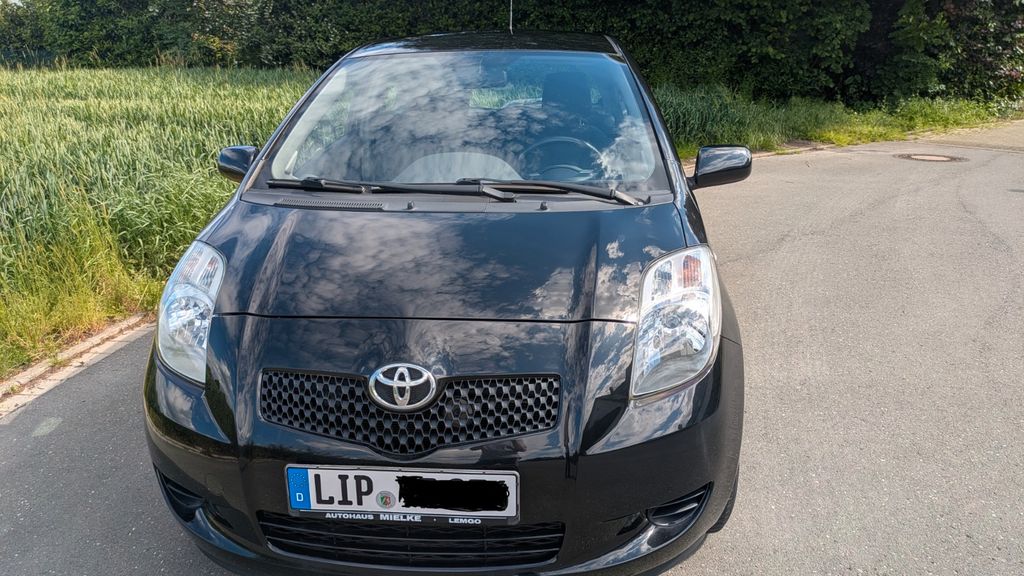 Toyota Yaris 104.200 km 2.900 &euro; Lemgo 32657