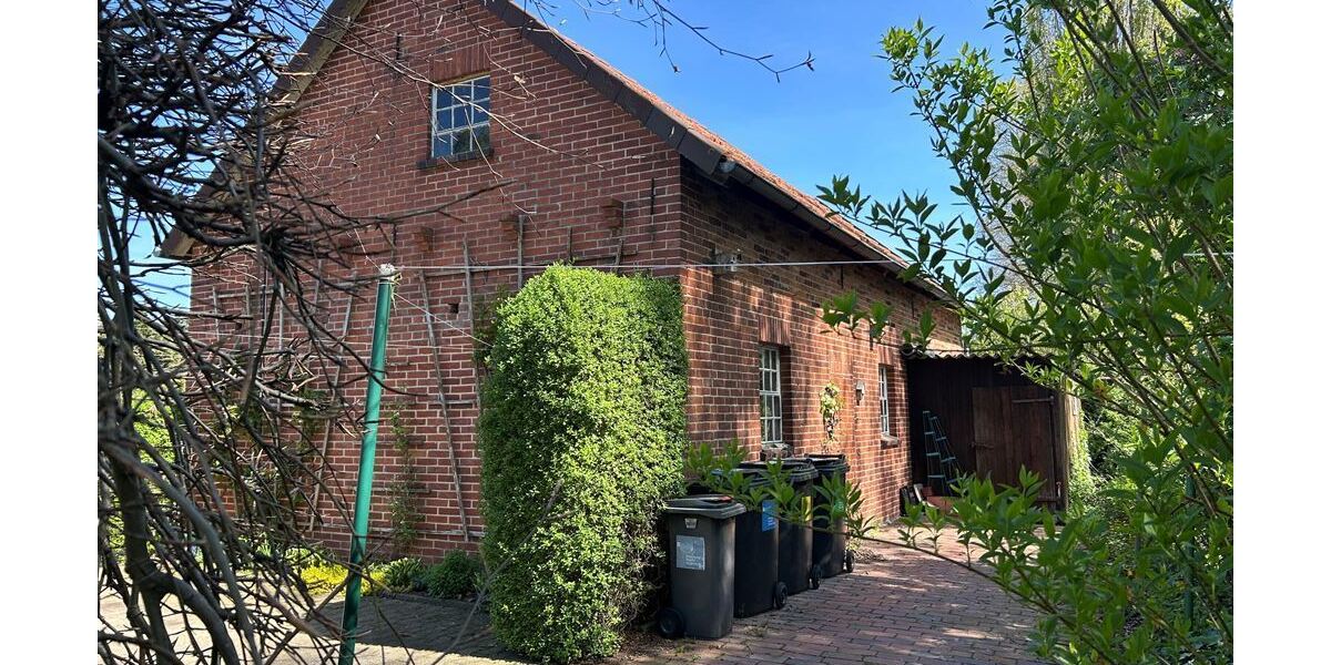 Interessantes Wohnhaus mit 2 Wohnungen, Nebengebäude und Grünland - Einfamilienhaus Stolzenau | Angebot:27142431
