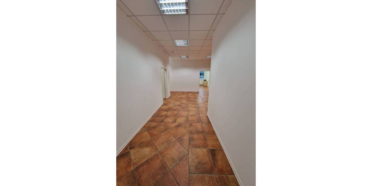 Gewerbeobjekt Lübbecke Nettelstedt - 4 Zimmer, 290 m&sup2;, 2.175&euro; | Angebot:25735991