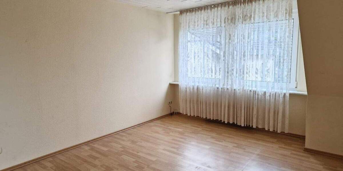 Einfamilienhaus Porta Westfalica Eisbergen - 8 Zimmer, 190 m&sup2;, 249.000&euro; | Angebot:25797141