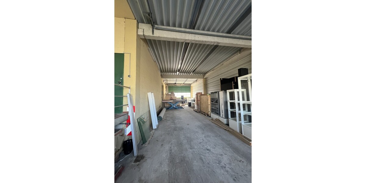 Lagerhalle mit überdachter Ladezone und großem Außenbereich. - Gewerbeobjekt Lübbecke | Angebot:20194036