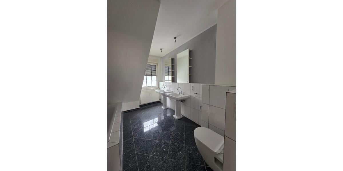 Dachgeschoßwohnung Porta Westfalica - 2.5 Zimmer, 90 m&sup2;, 750&euro; | Angebot:25353890