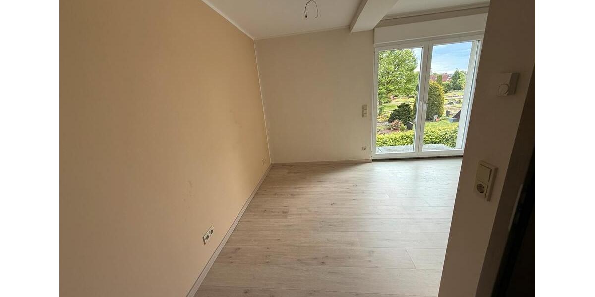 Mehrfamilienhaus, Wohnhaus Hüllhorst - 8 Zimmer, 244 m&sup2;, 1.990&euro; | Angebot:26533419