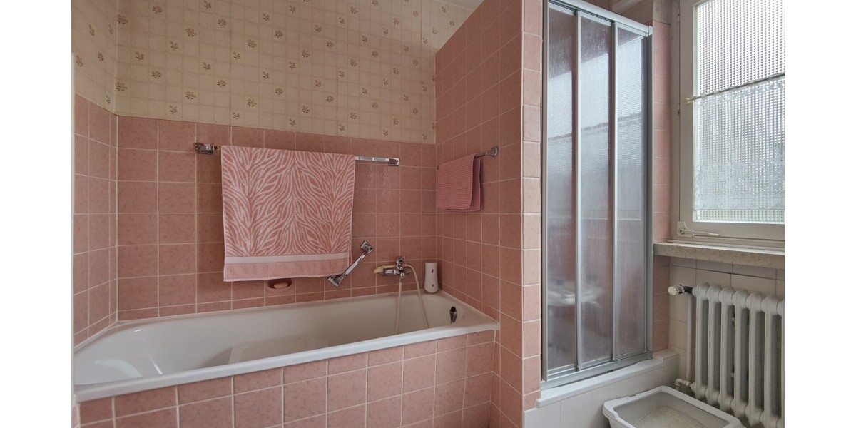 Großzügiges Mehrfamilienhaus, Generationen unter einem Dach oder zur Vermietung - Mehrfamilienhaus, Wohnhaus Enger | Angebot:25221539