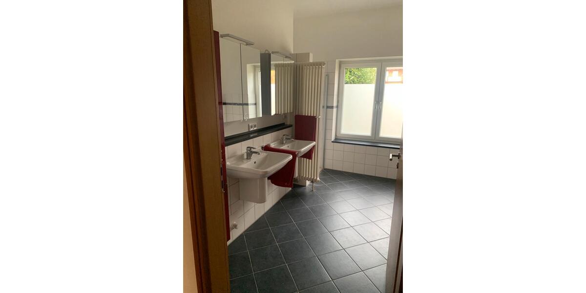 Etagenwohnung Lübbecke - 5.5 Zimmer, 160 m&sup2;, 1.300&euro; | Angebot:25392987