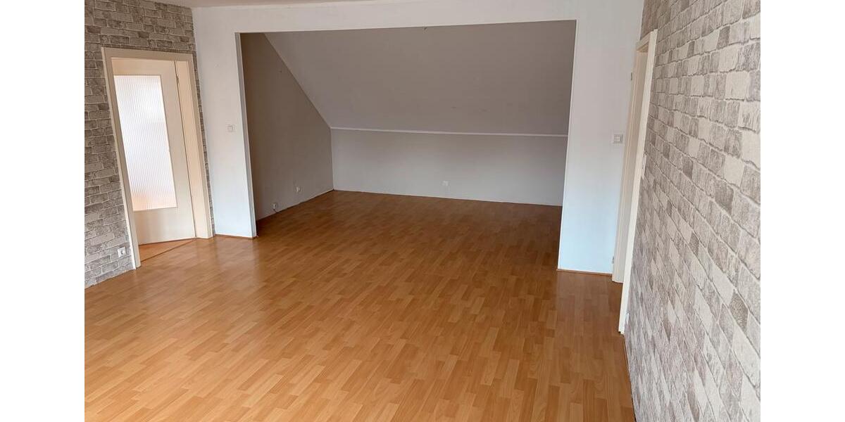 Dachgeschoßwohnung Sachsenhagen - 5 Zimmer, 103 m&sup2;, 630&euro; | Angebot:26018151