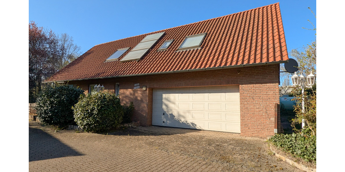 Gemütliches Einfamilienhaus mit Kamin, Doppelgarage und Erweiterungspotenzial - Einfamilienhaus Porta Westfalica | Angebot:19439640