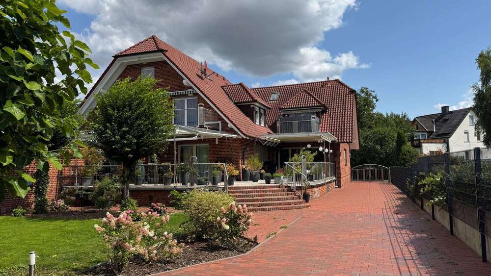 Einfamilienhaus Rinteln - 21 Zimmer, 378 m&sup2;, 725.000&euro; | Angebot:26002342