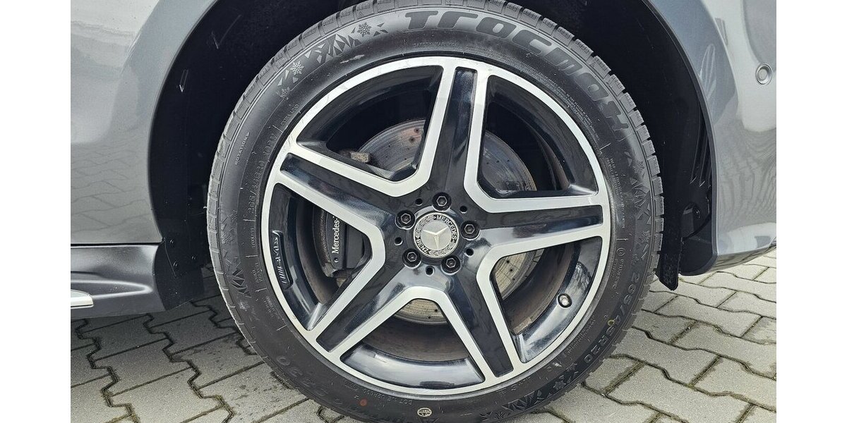 Mercedes-Benz GLE 350 d 4M AMG Line Night 360° LED AHK PANO. 136.546 km 37.990 &euro; Löhne 32584