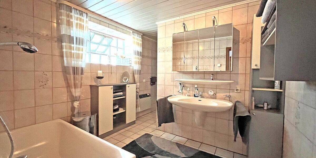 Mehrfamilienhaus, Wohnhaus Enger Besenkamp - 7 Zimmer, 250 m&sup2;, 650.000&euro; | Angebot:25697453