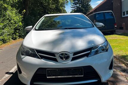 Toyota Auris 83.000 km 8.200 &euro; Minden 32423