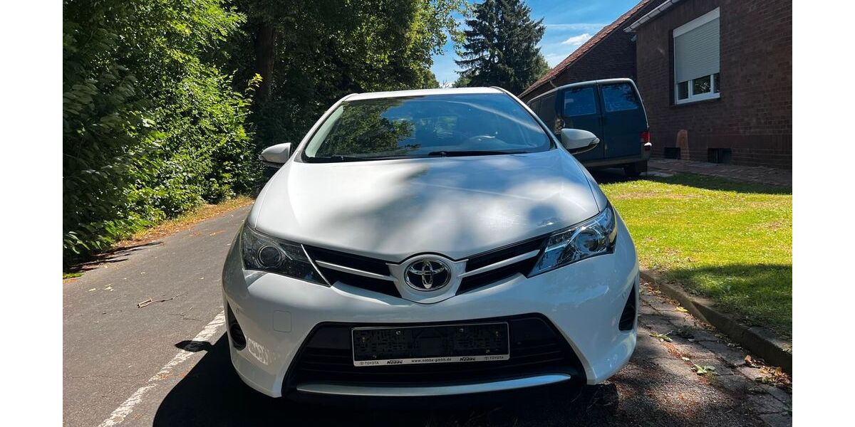 Toyota Auris 83.000 km 8.200 &euro; Minden 32423