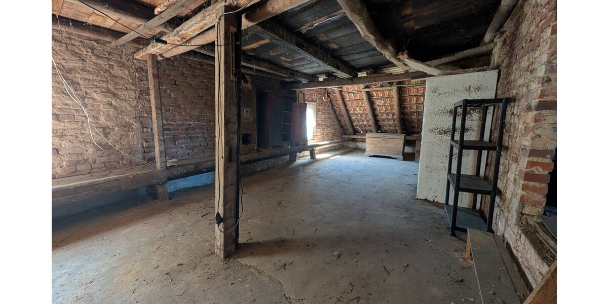 Großes Grundstück in Hüllhorst: Einfamilienhaus mit Potenzial zur Neugestaltung - Einfamilienhaus Hüllhorst | Angebot:26549649