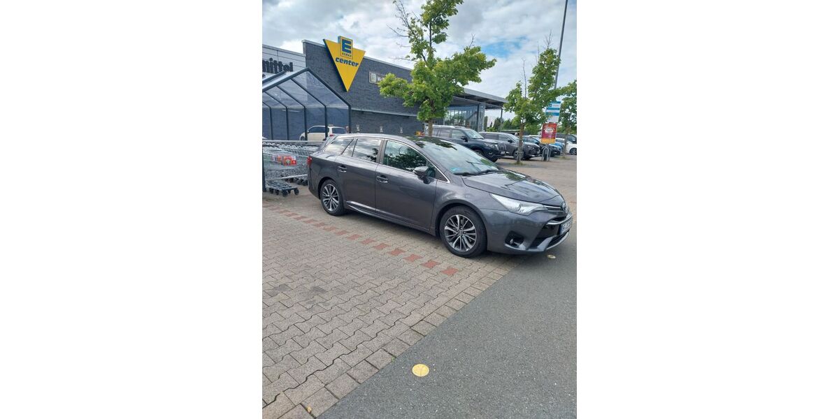 Toyota Avensis 201.075 km 8.500 &euro; Herford 32051