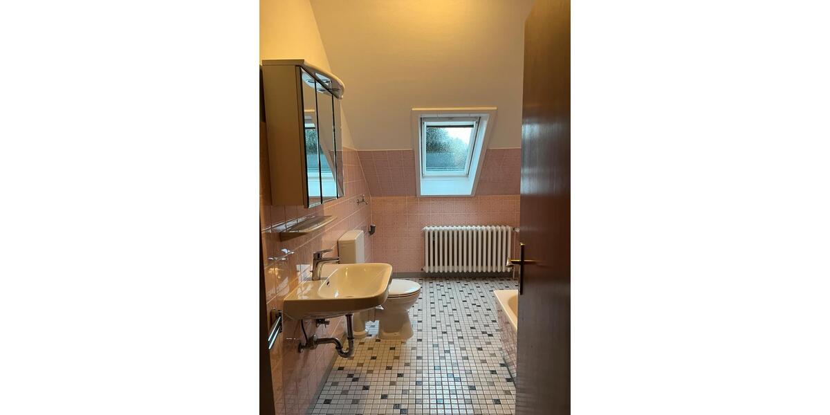 Dachgeschoßwohnung Lübbecke - 3.5 Zimmer, 110 m&sup2;, 950&euro; | Angebot:25514530